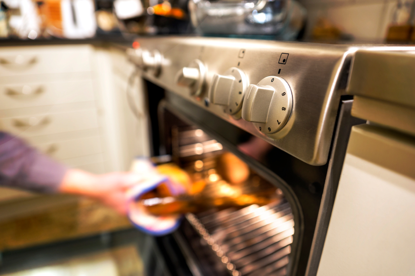 10 important kitchen safety rules to keep little cooks safe in the kitchen.